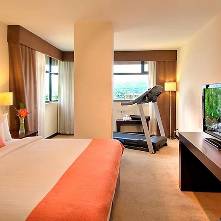 Tryp By Wyndham San Jose Sabana Hotel Екстериор снимка