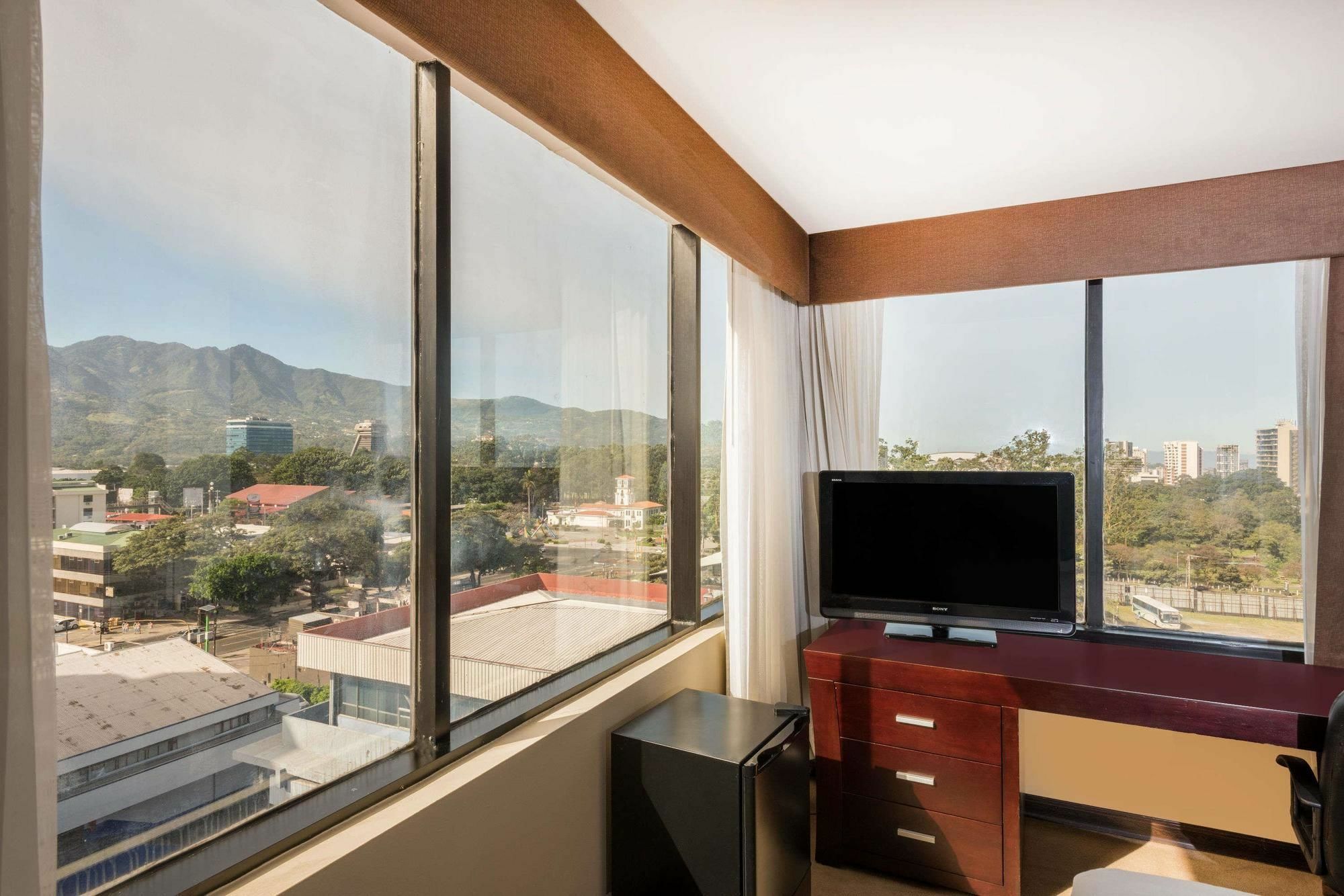 Tryp By Wyndham San Jose Sabana Hotel Екстериор снимка