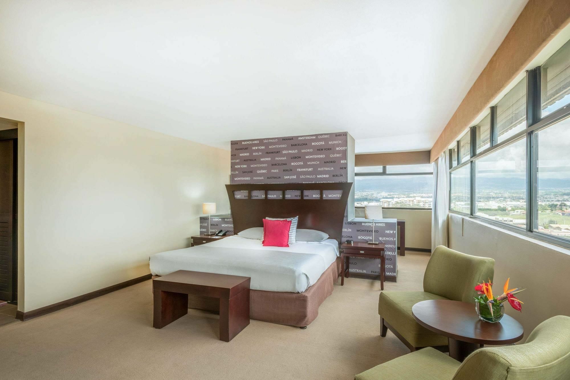 Tryp By Wyndham San Jose Sabana Hotel Екстериор снимка