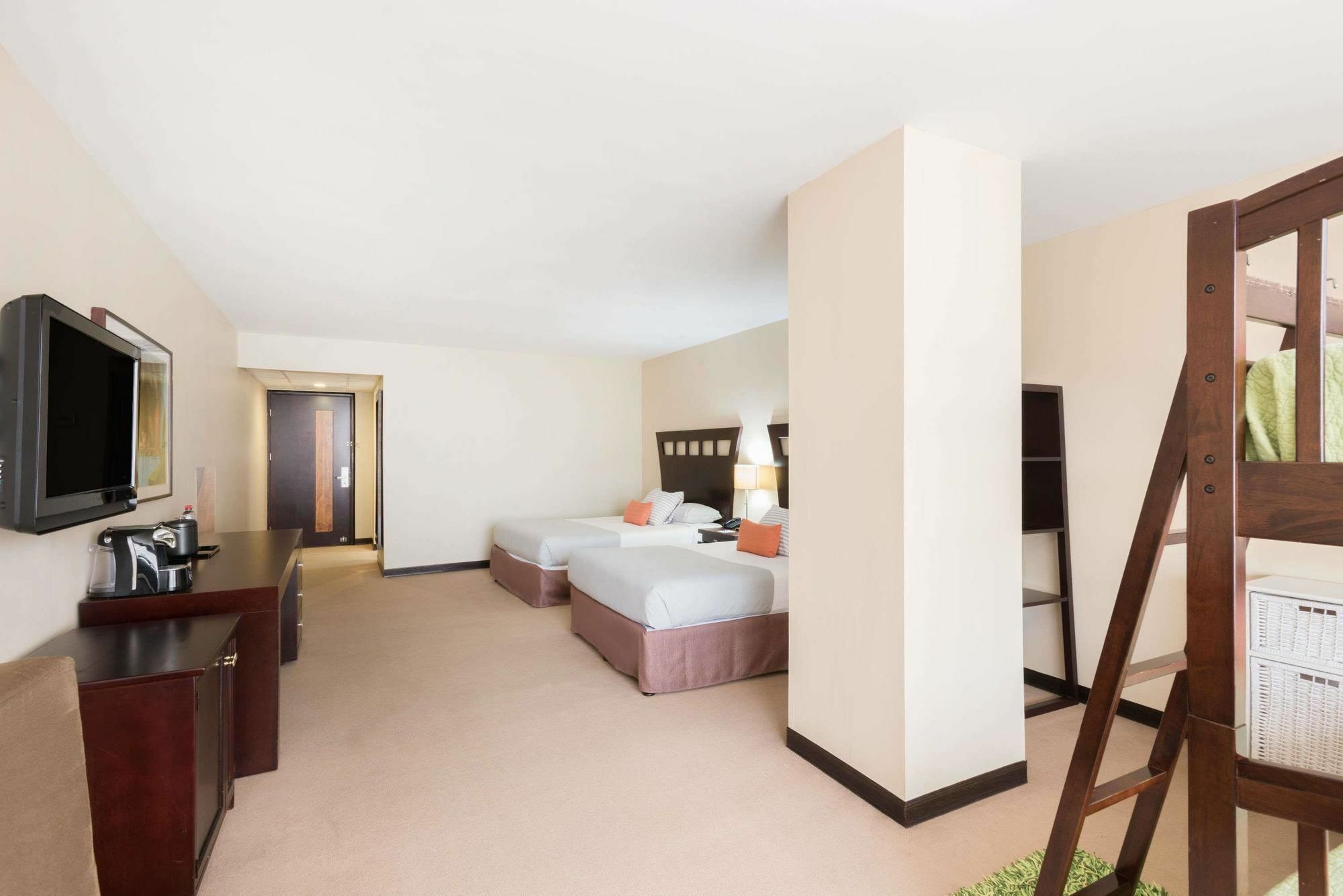 Tryp By Wyndham San Jose Sabana Hotel Екстериор снимка